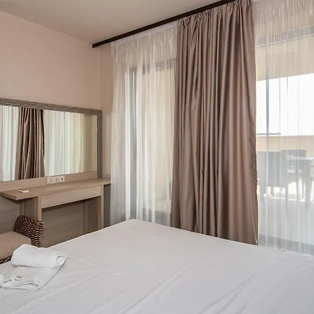 Argisht Partez 1br With Sea View And Pool Apartment